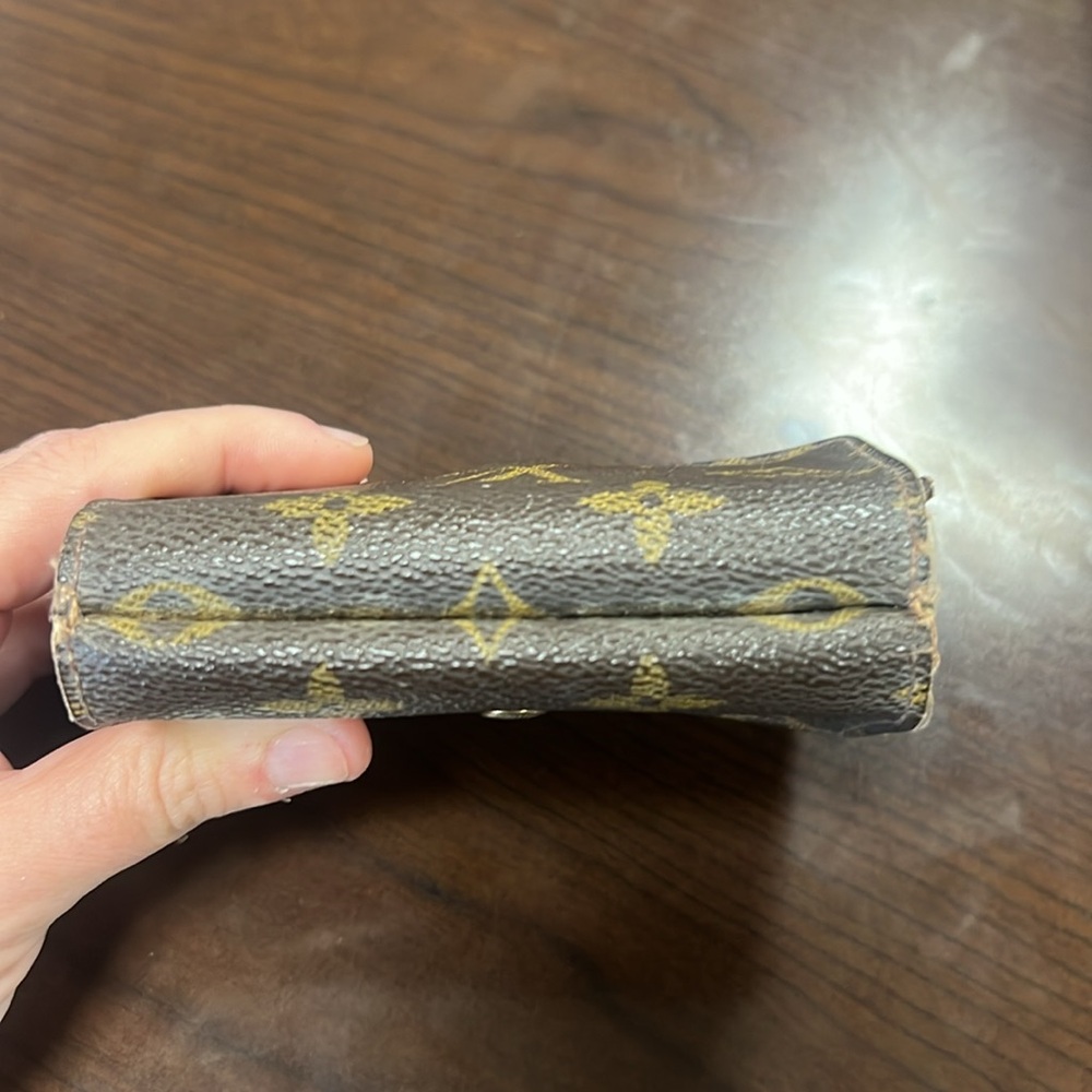 Authentic LV small Wallet - Picture 8 of 11